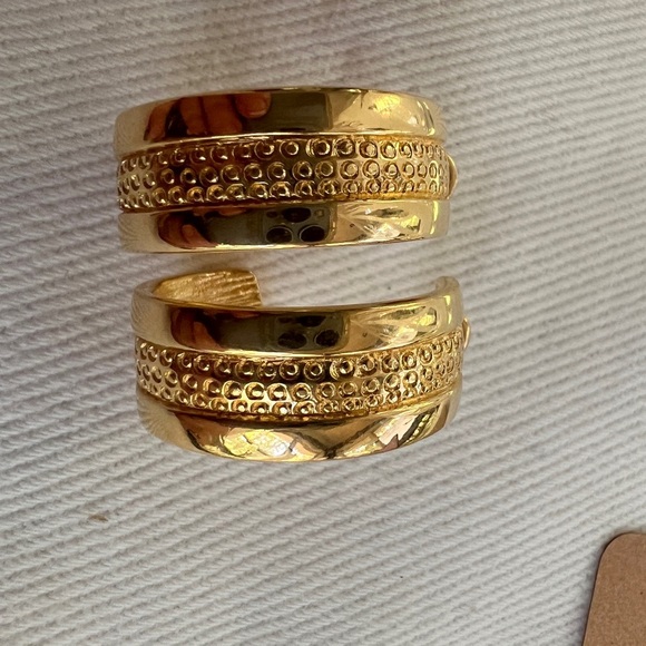 2 Pair of Vintage Monet Gold tone Pierced earrings - Picture 7 of 11